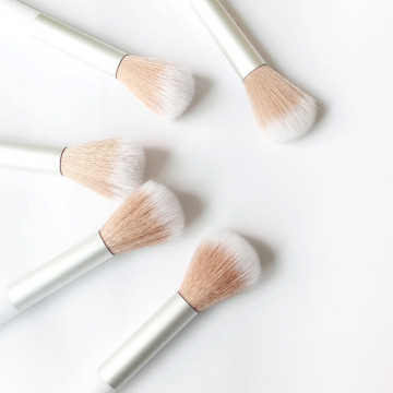 Brush Contouring Blush